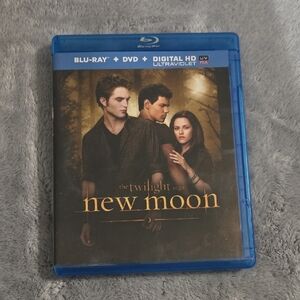 The Twilight Saga: New Moon Blu-ray 1-DVD Disc 1-Blu-ray Disc